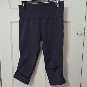 Lululemon Flow And GO CROP SIZE 8. GOOD CONDITION! WOMENS